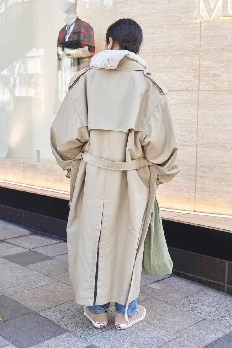 オーバーサイズのトレンチで古着×モード 森藤陽平 2枚目の写真