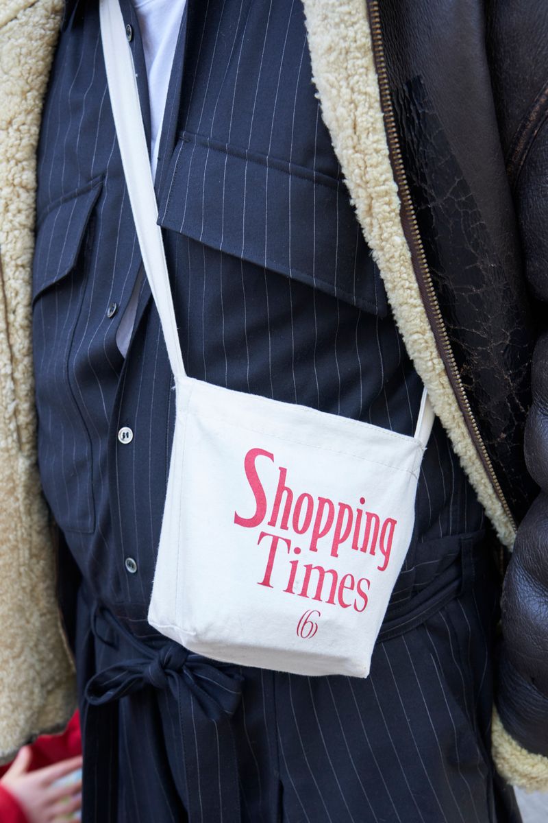 装いはシンプルに。手元のアクセは華やかに さとし 4枚目の写真