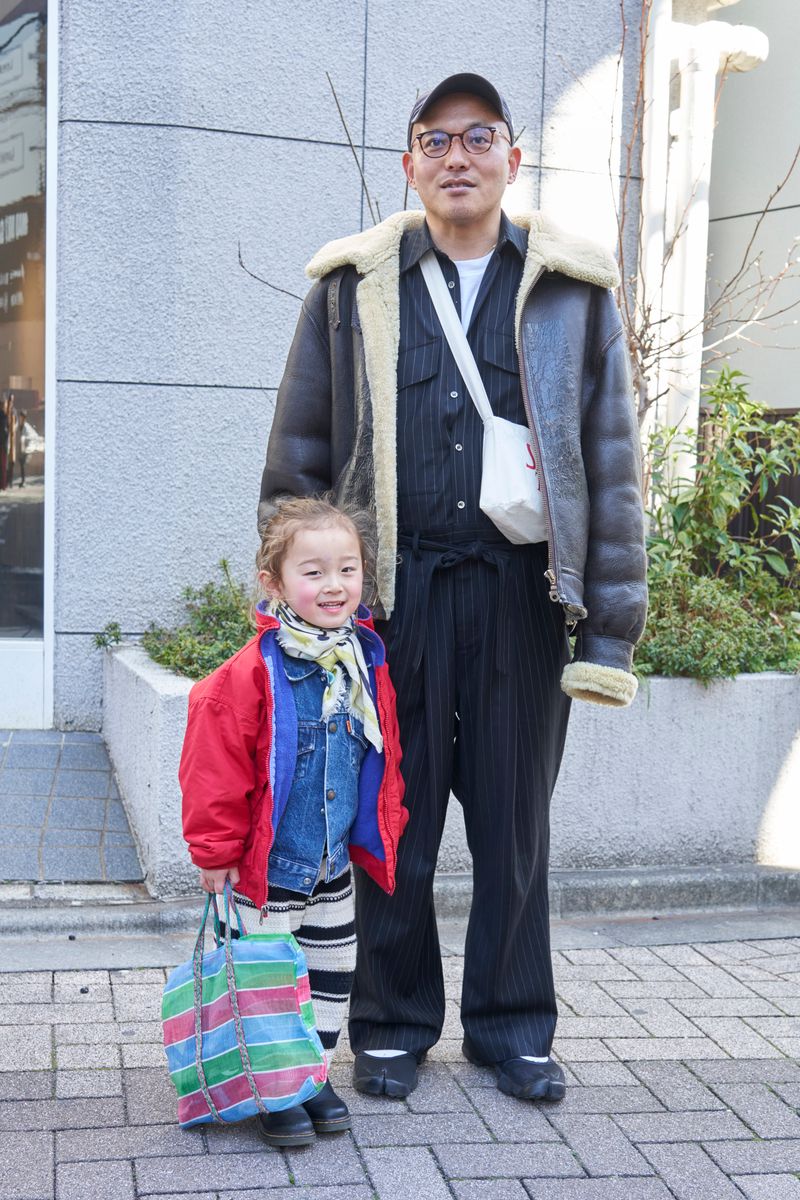 装いはシンプルに。手元のアクセは華やかに さとし