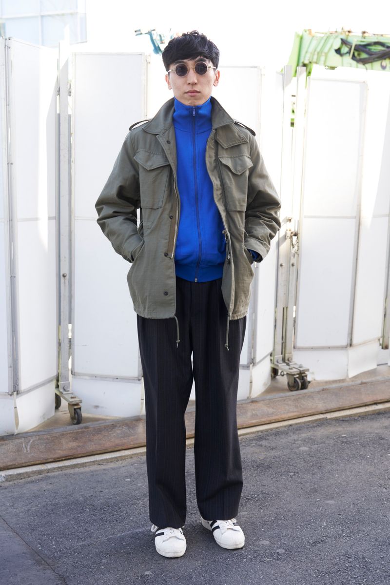ミリタリー×古着スポーツのミックスコーデ 青山 裕