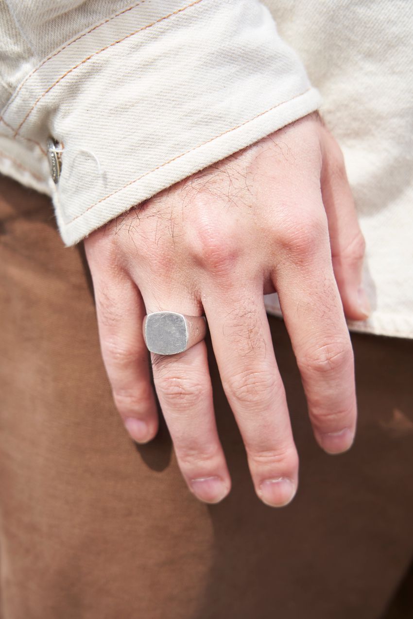 え、それってシュプリーム？大人っぽく着る最適解は“さりげないアイテム選び”にあった！ - 7枚目の画像