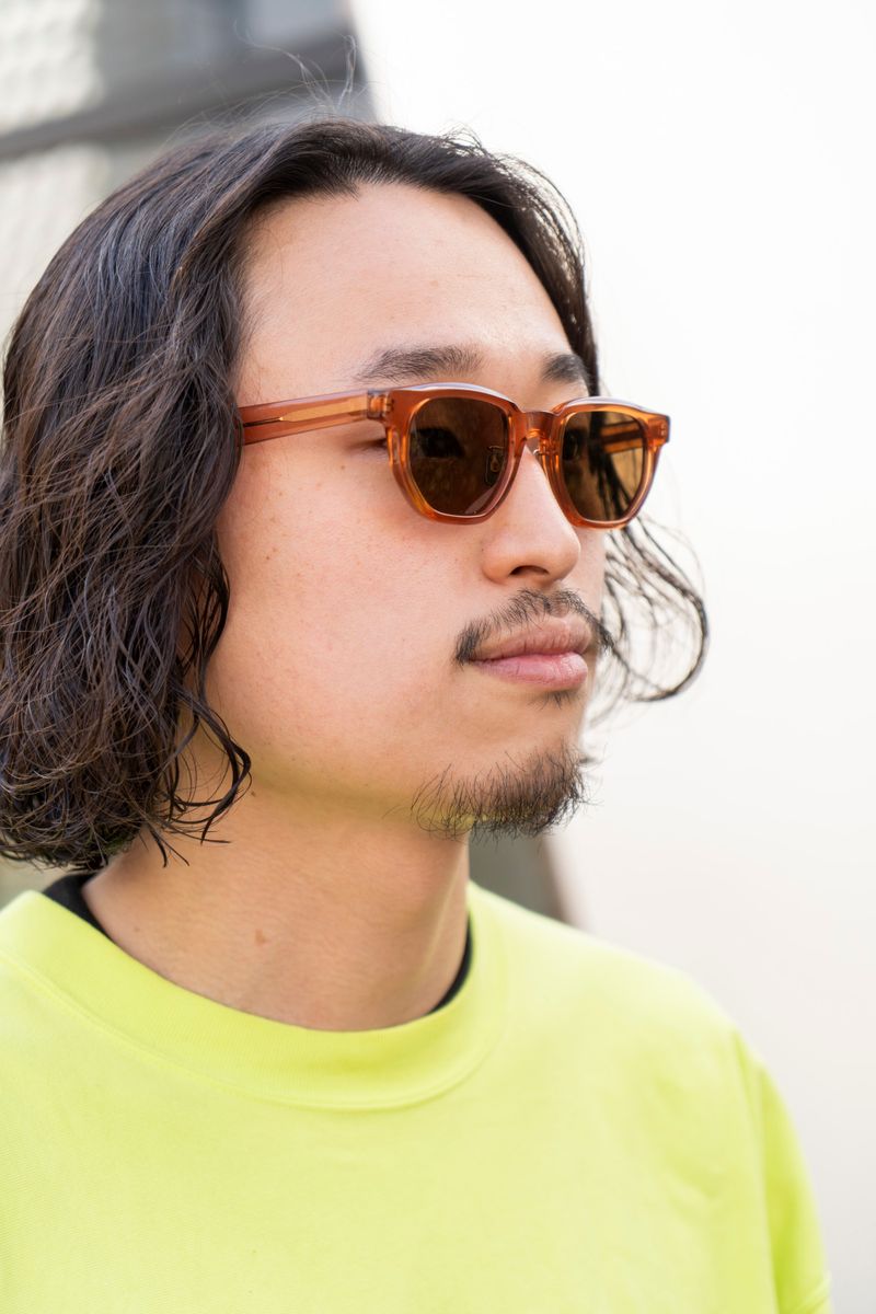 蛍光色トレーナーをプラスした春コーデ 新川陸斗 3枚目の写真