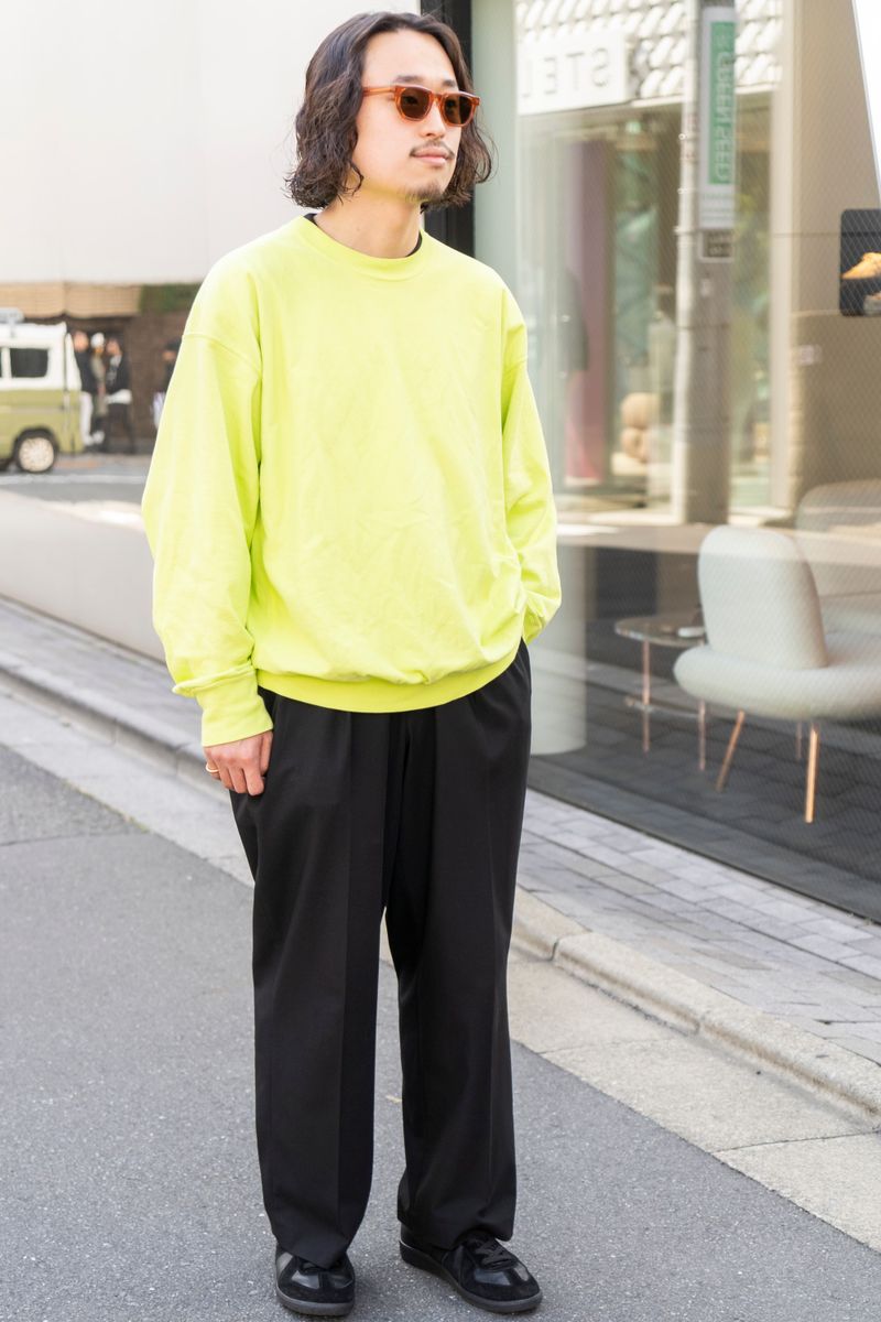 蛍光色トレーナーをプラスした春コーデ 新川陸斗