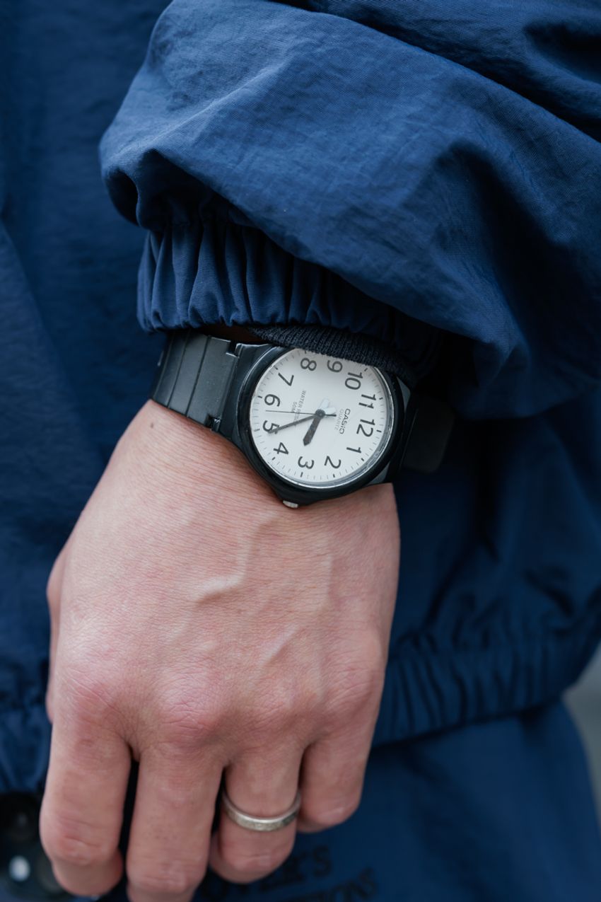 40代こそ“チプカシ”を！スナップで見つけた3名が実践した「ハズして洒落る」の極意 - 9枚目の画像