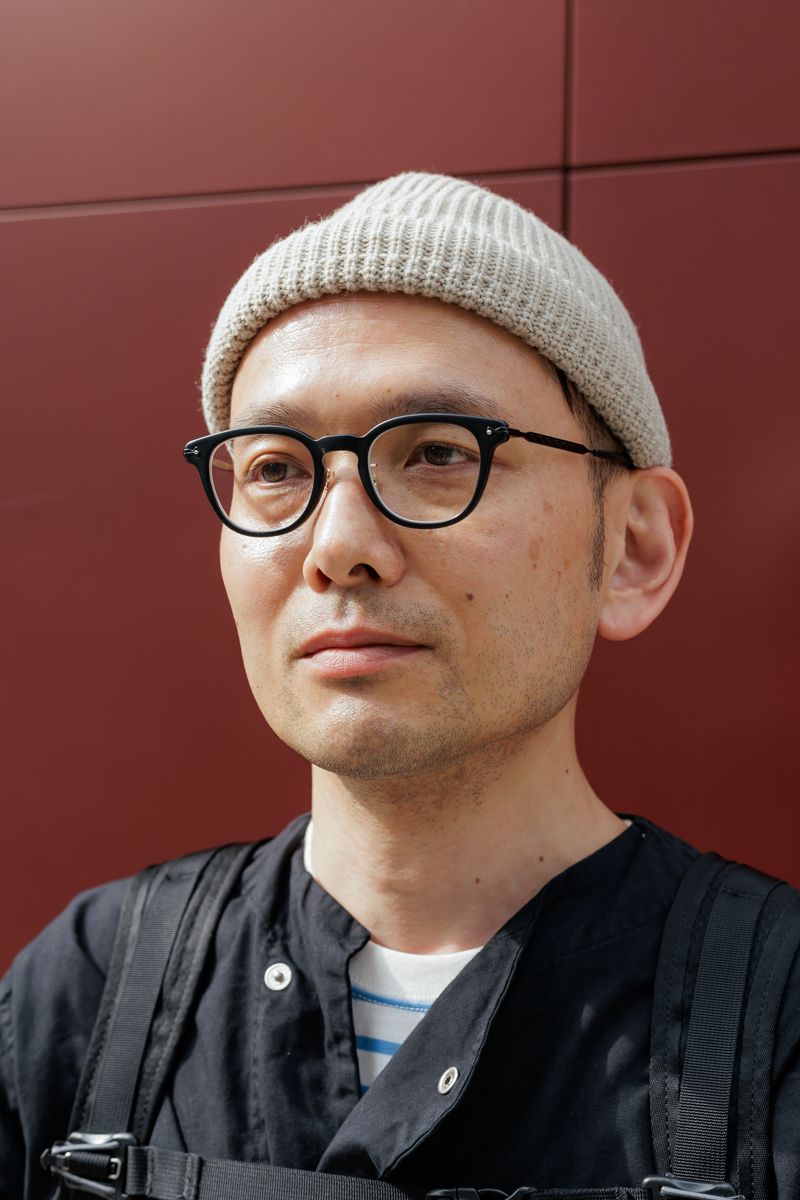 シャツもバッグもアーミーテイストで統一 小野武史 3枚目の写真