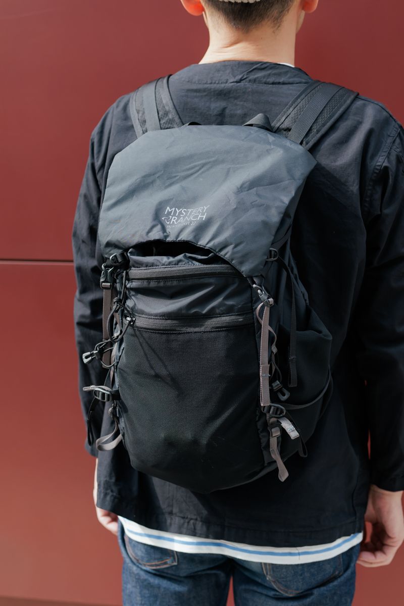 シャツもバッグもアーミーテイストで統一 小野武史 4枚目の写真