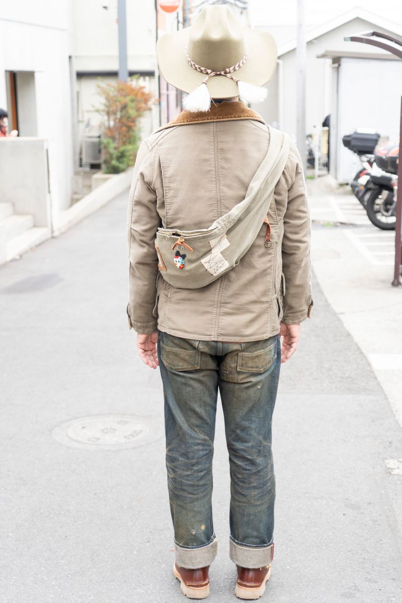 色とサイズをあえてズラすシャツのレイヤード Allen Liu 2枚目の写真