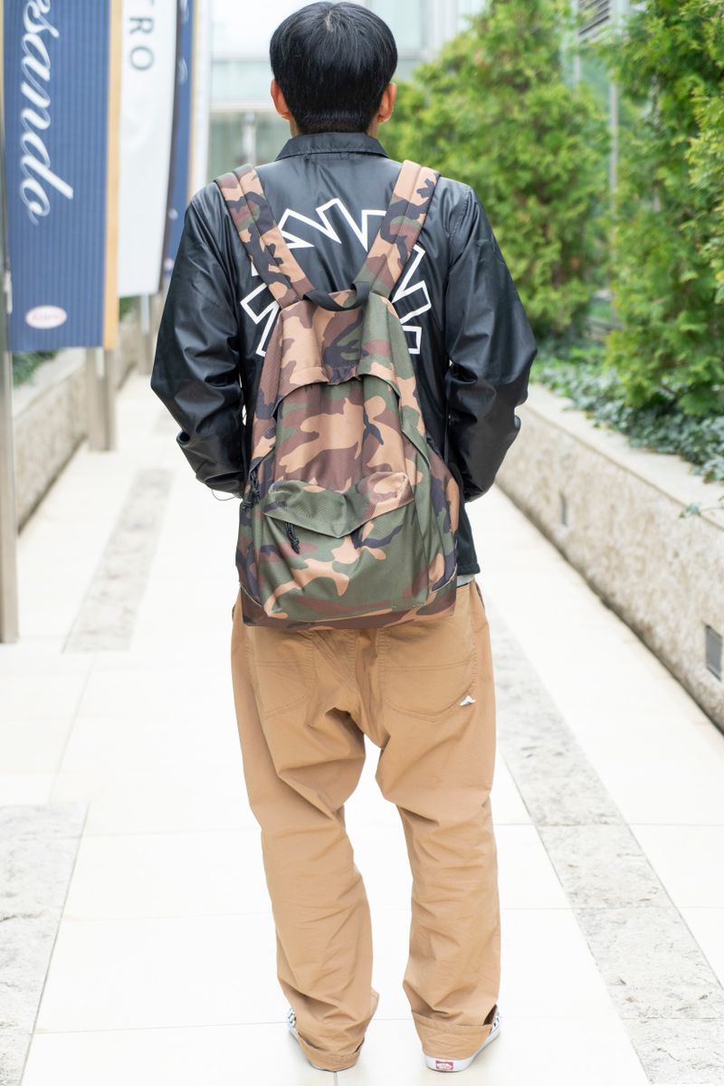 妹さんから譲り受けた迷彩リュックが効いてます 関 貴好 2枚目の写真