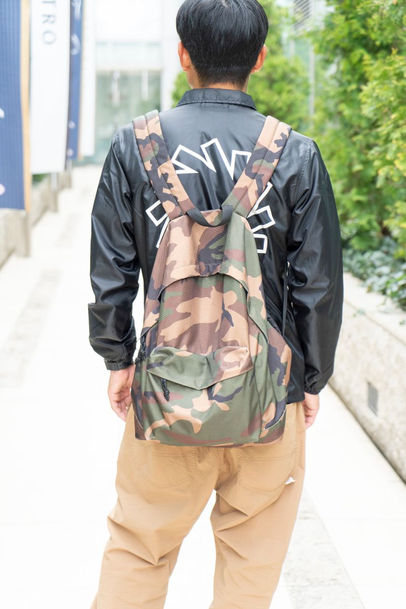 妹さんから譲り受けた迷彩リュックが効いてます 関 貴好 4枚目の写真