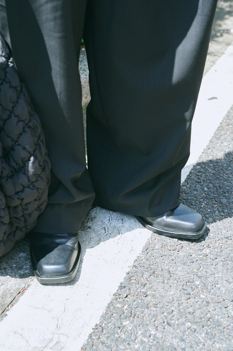 ワイドパンツとブーツでとことんブラック 小倉大和 6枚目の写真