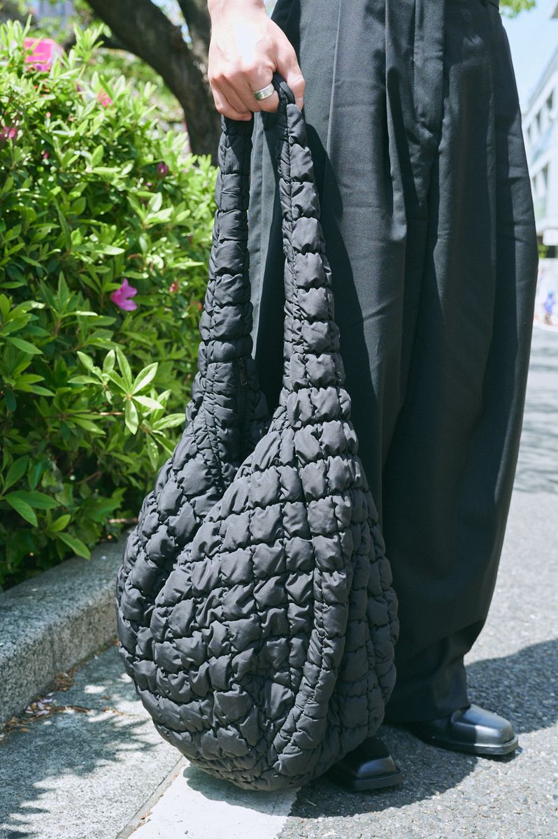 ワイドパンツとブーツでとことんブラック 小倉大和 4枚目の写真