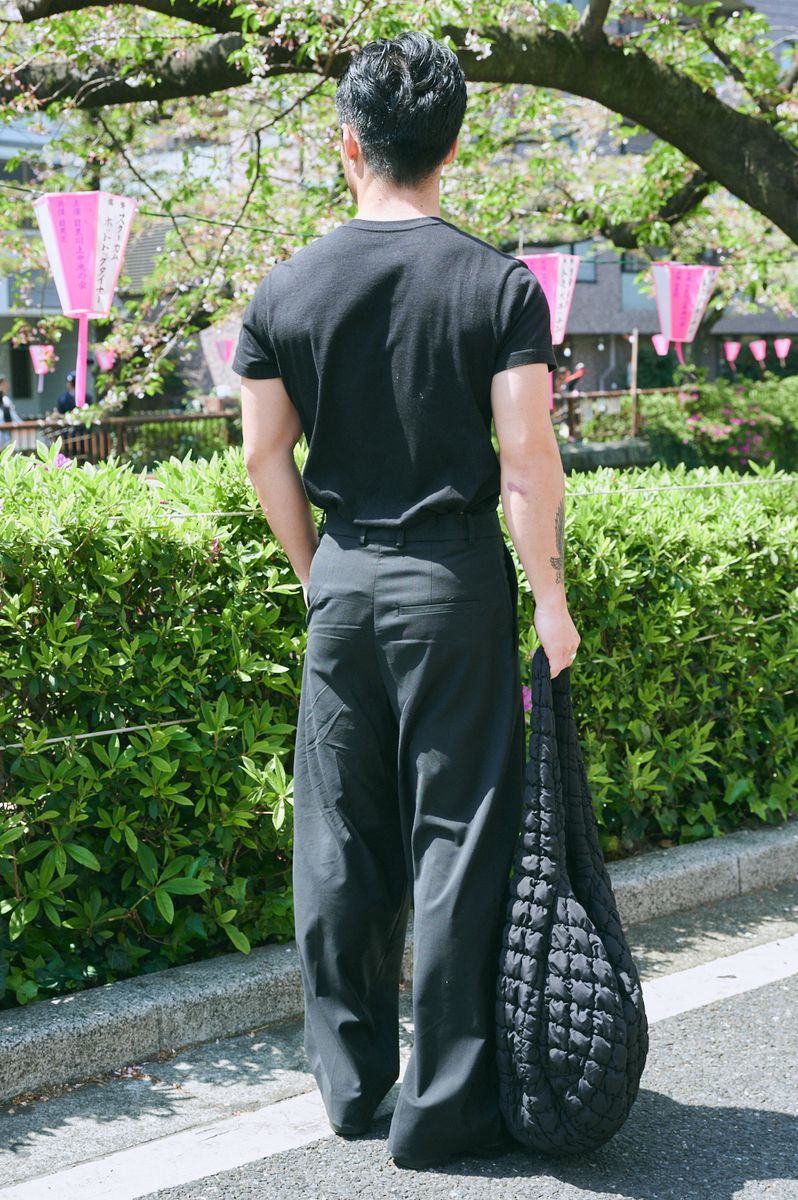 ワイドパンツとブーツでとことんブラック 小倉大和 2枚目の写真