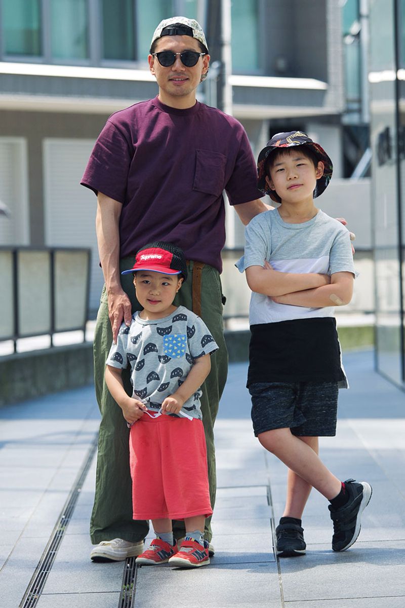 ゆるめカジュアルを小物で飾る、親子のラフな夏コーデ 金森隆宏