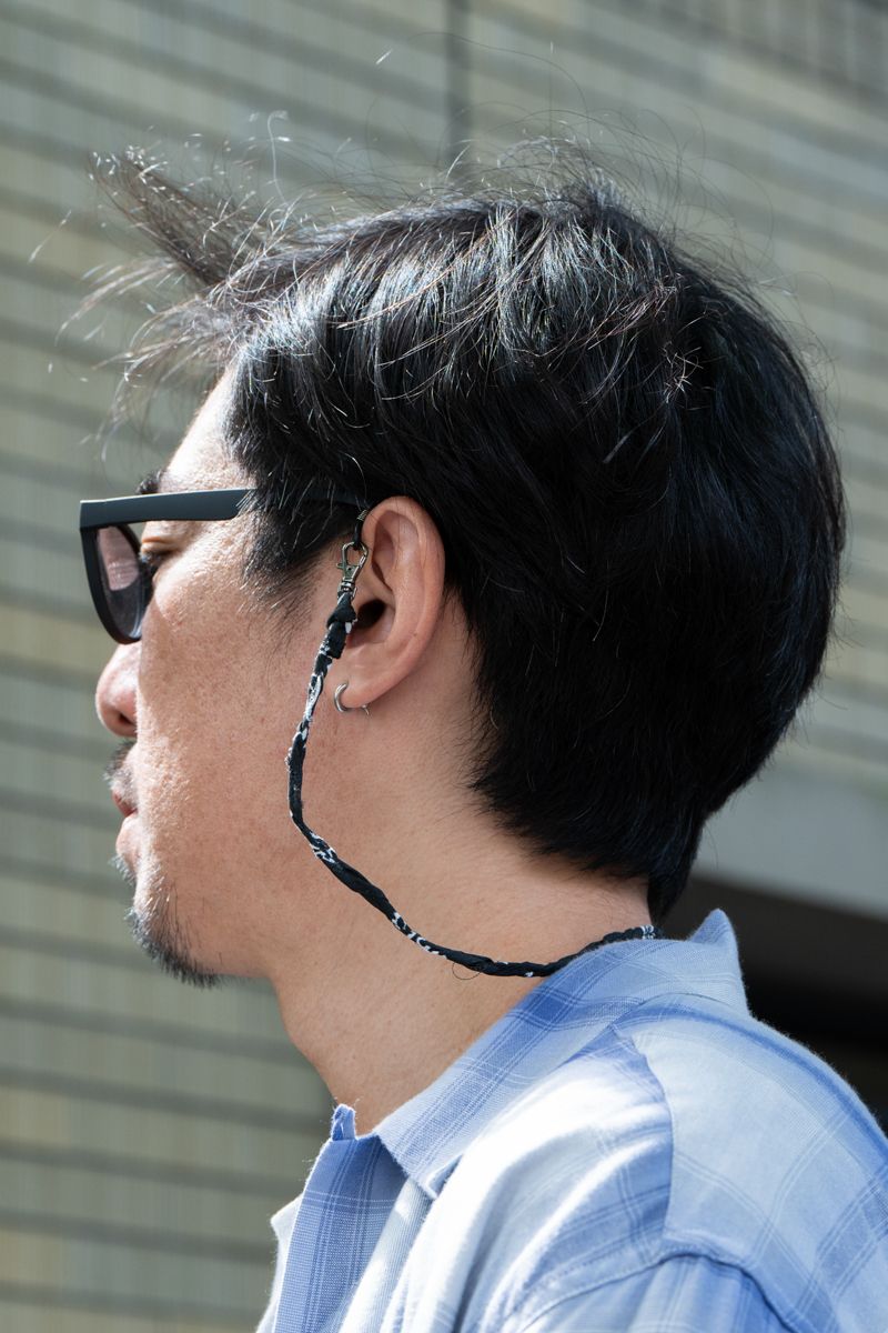 サングラスストラップやバングルなど巧みな小物使い 清水大悟 4枚目の写真