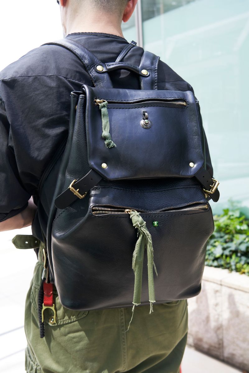グルカパンツを引き立てる引き算タックイン K.M 4枚目の写真