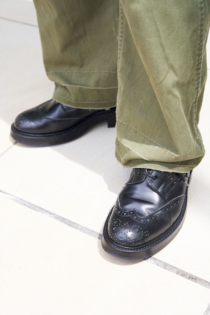 グルカパンツを引き立てる引き算タックイン K.M 8枚目の写真
