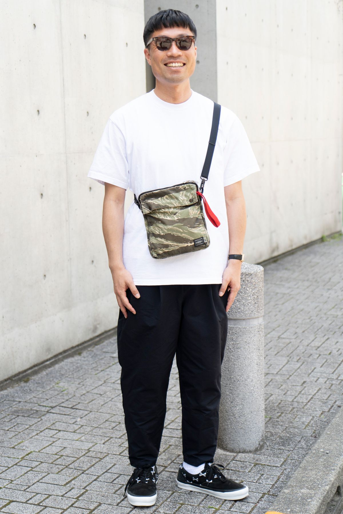 Tシャツ=プロクラブ パンツ=ヘリーハンセン シューズ=ダブルタップス×ヴァンズ バッグ=ポーター