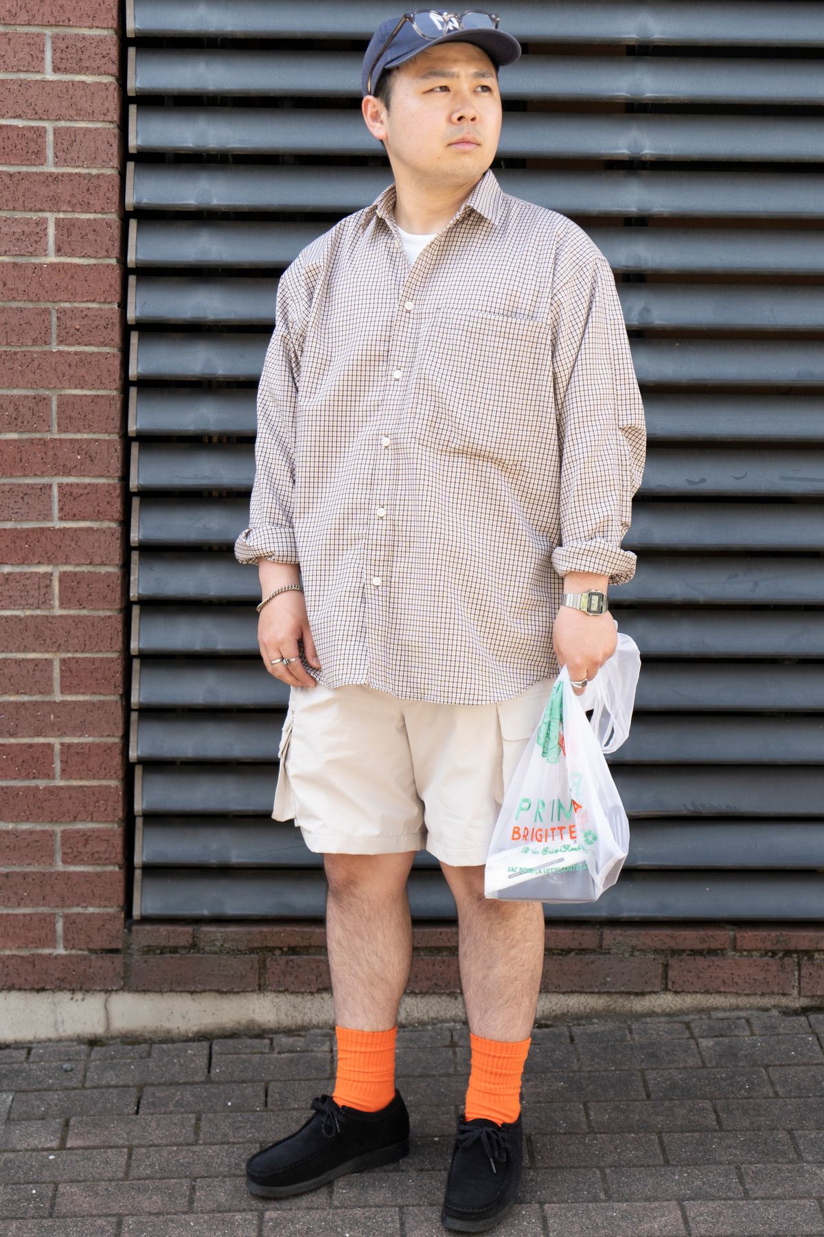 シャツ ダイワピア39  パンツ ダイワピア39  シューズ クラークス  帽子 クーパーズタウン  眼鏡 フュー  バッグ ブリジットタナカ  腕時計 カシオ