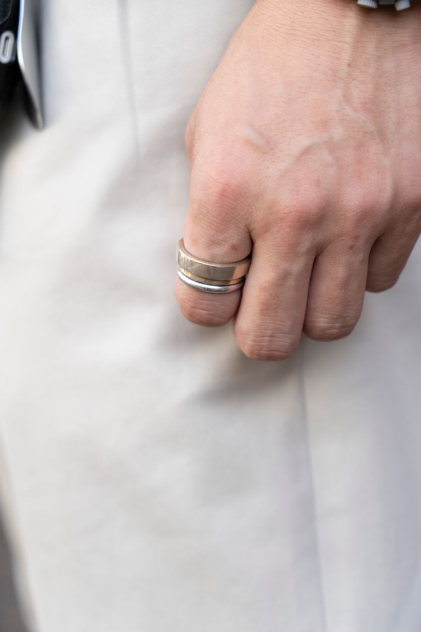 シンプルコーデが垢抜ける！ 春夏の上手なレイヤード術を街角スナップから厳選 - 3枚目の画像