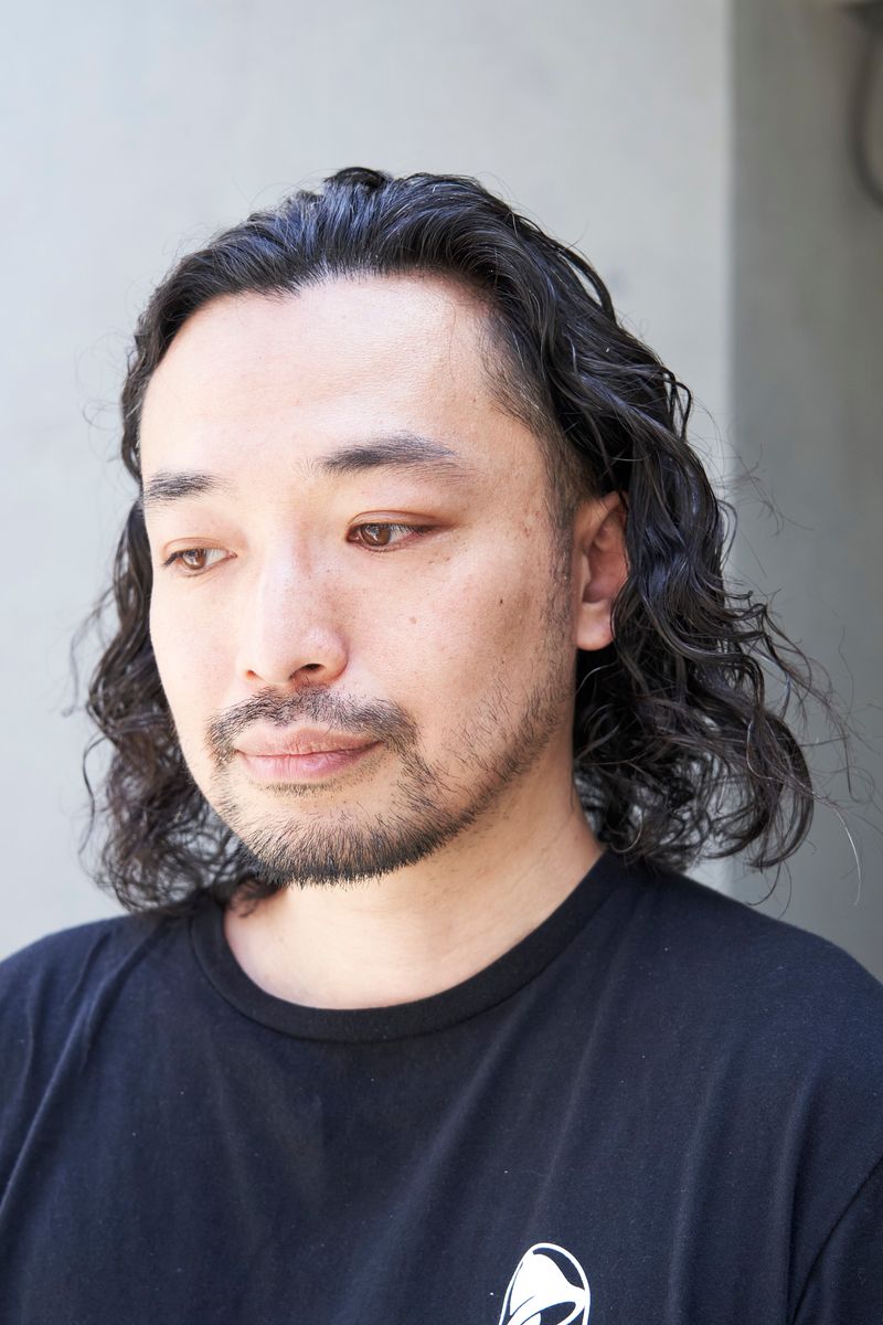 柄シャツ腰巻き。後ろ姿で洒落度２倍増し K.Y.O 3枚目の写真