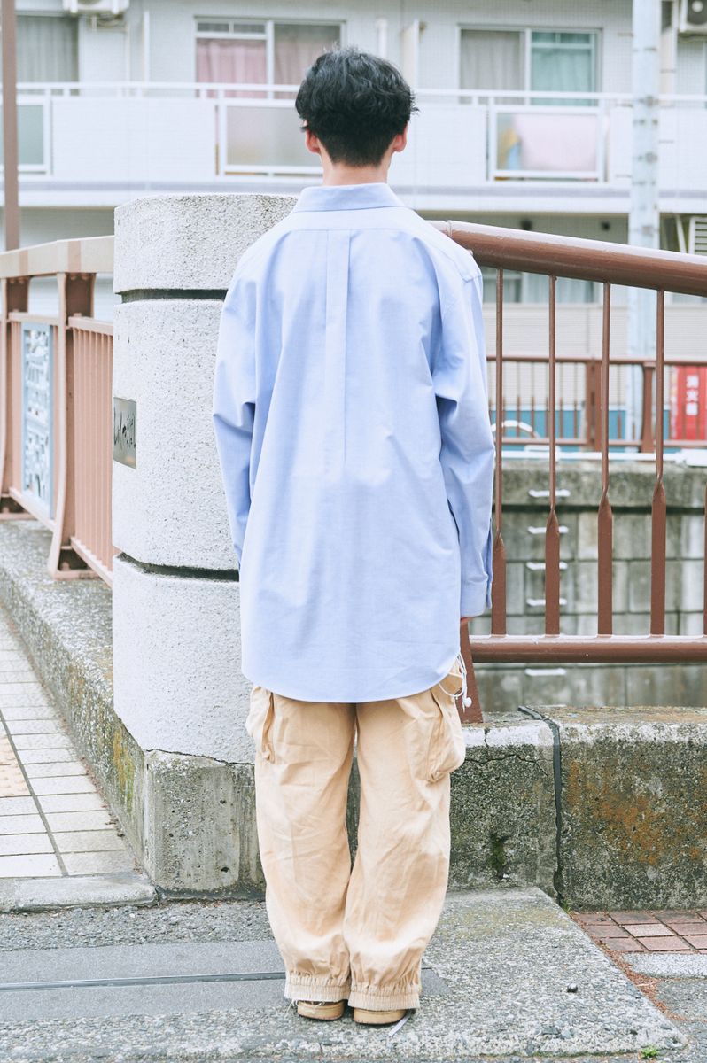 万能サックスブルー。ビッグシャツもアリ 溝口元太 2枚目の写真