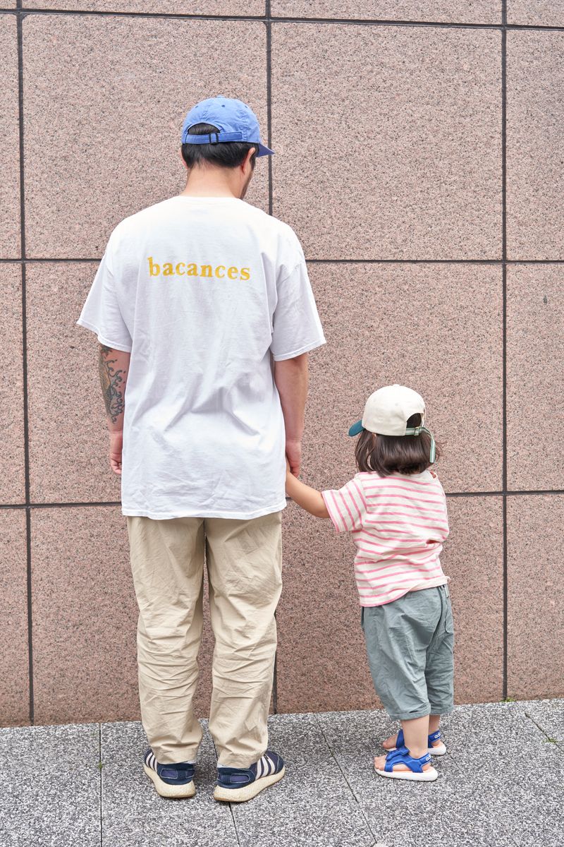 一目惚れのプリントTに差し色ブルーで夏気分 杉浦友彦 2枚目の写真