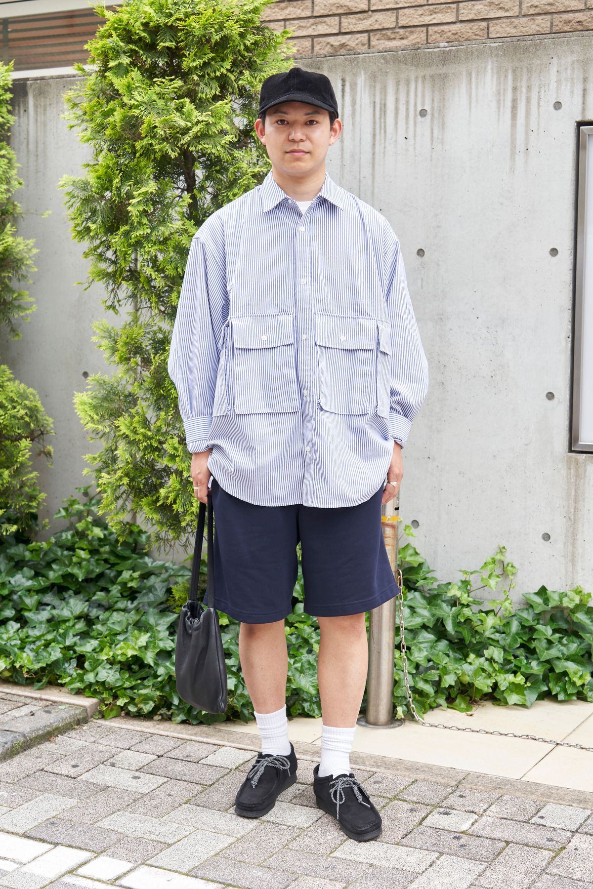 シャツ=フレッシュサービス パンツ=ダイワピア39 シューズ=クラークス 帽子=カムズアンドゴーズ バッグ=アエタ リング=プリュイ リング2=オンザサニーサイドオブザストリート