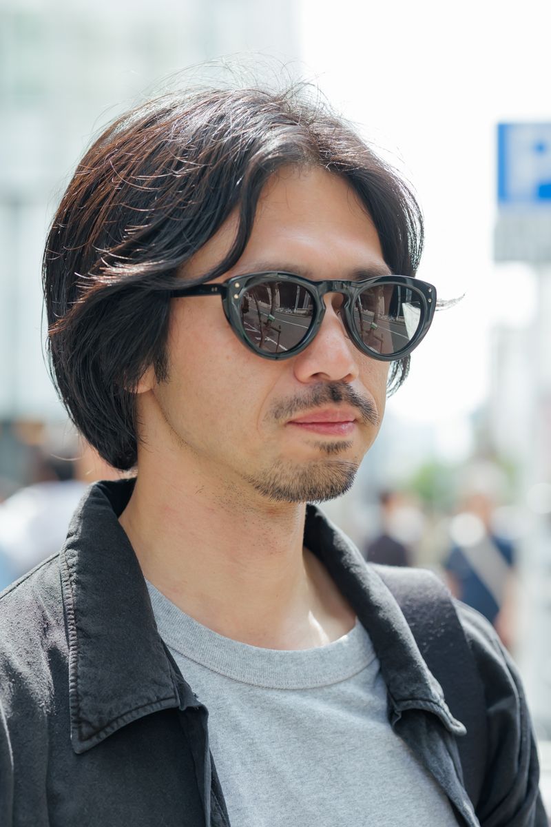 クールな眼差し。キャットアイサングラスで 内田理貴 3枚目の写真