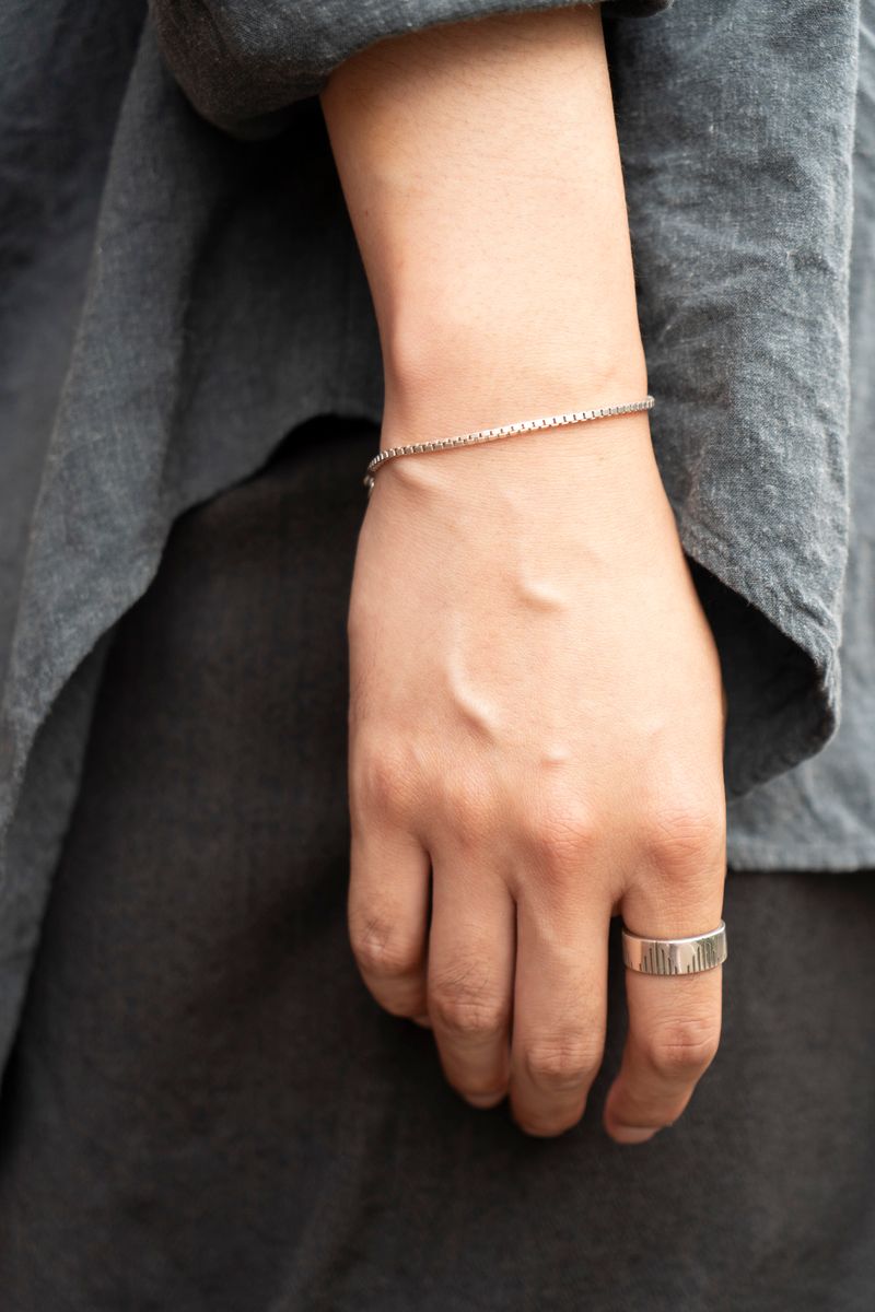 シャツ派の衣替え。リネン素材で風を感じる 良原涼太 5枚目の写真