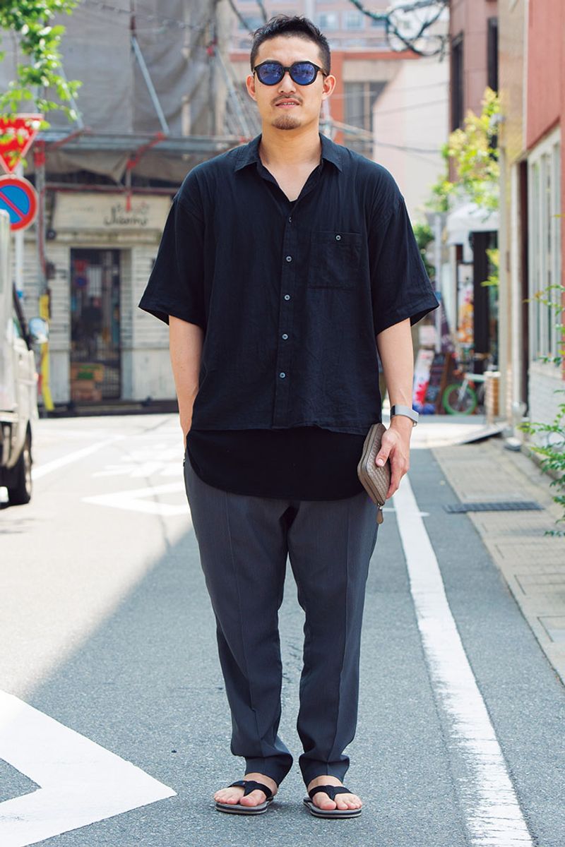 黒のグラデはスリムな印象を与え、夏らしく涼しい装いに 佐々木智浩