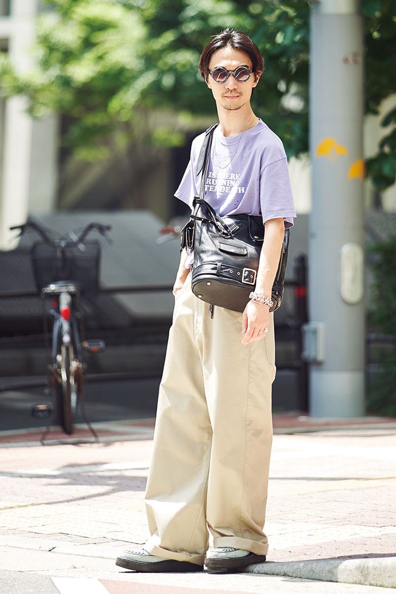 ワイドボトムスに丸型サングラス。クセ者たちを束ねてシャレる 安田卓弘