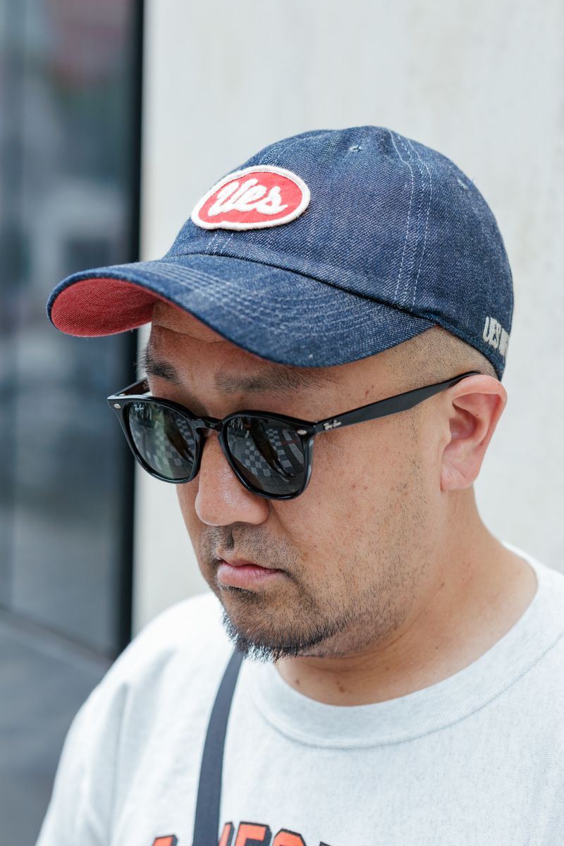 白黒コーデにデニムキャップで可愛げプラス 小田 3枚目の写真