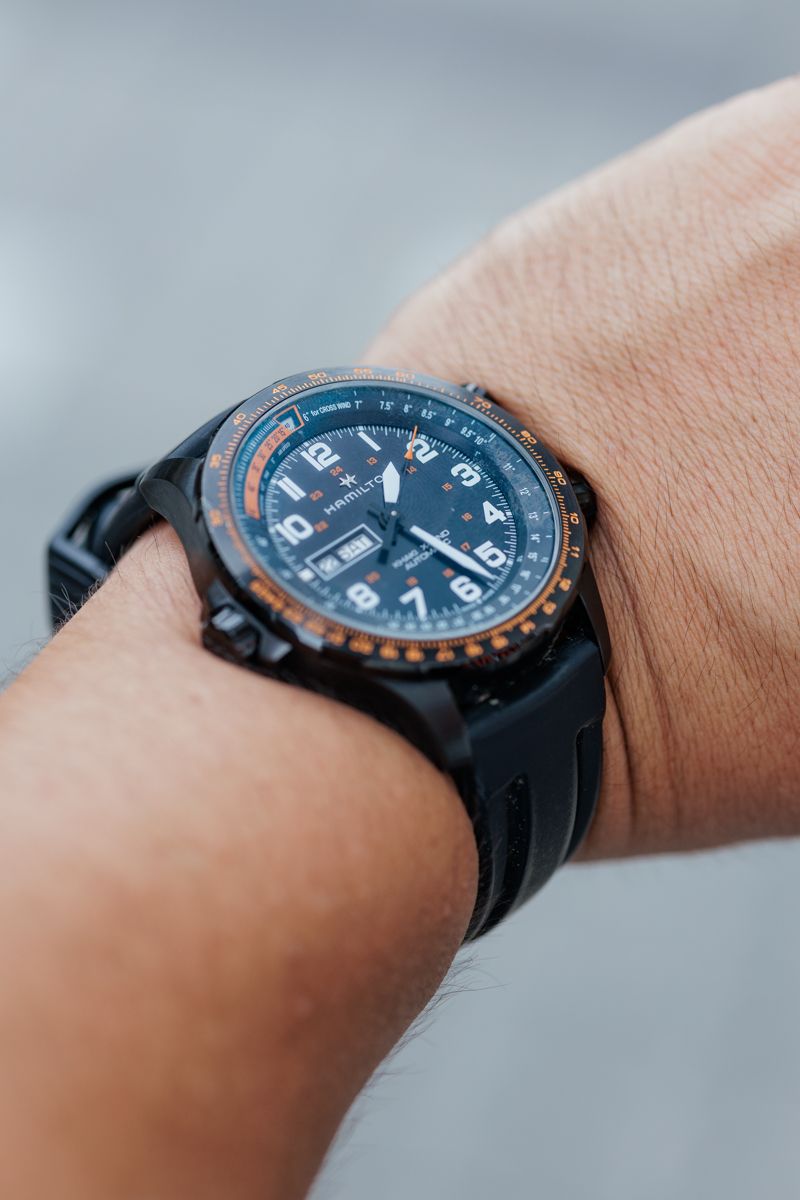 白黒コーデにデニムキャップで可愛げプラス 小田 6枚目の写真