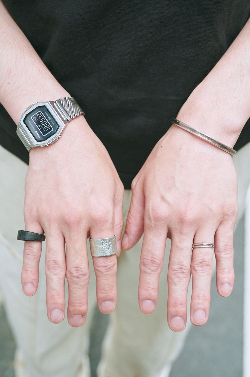 夏のサングラスは王道レイバンで男臭く 堀本 駿 5枚目の写真