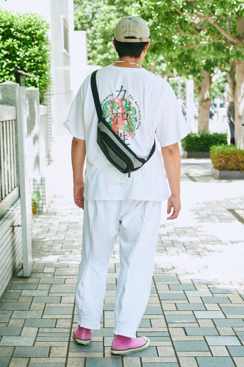 ホワイトコーデにピンクを一滴ドロップ 豊田 3枚目の写真