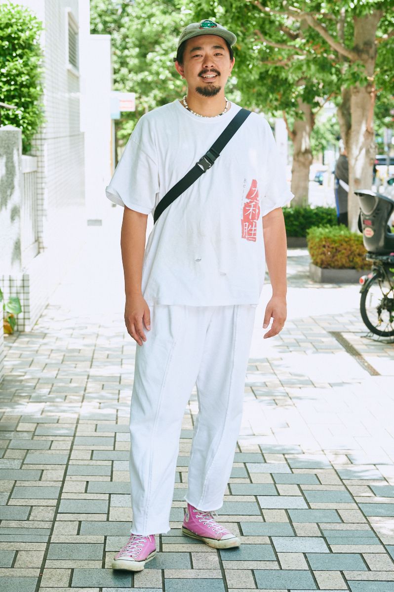 ホワイトコーデにピンクを一滴ドロップ 豊田 2枚目の写真