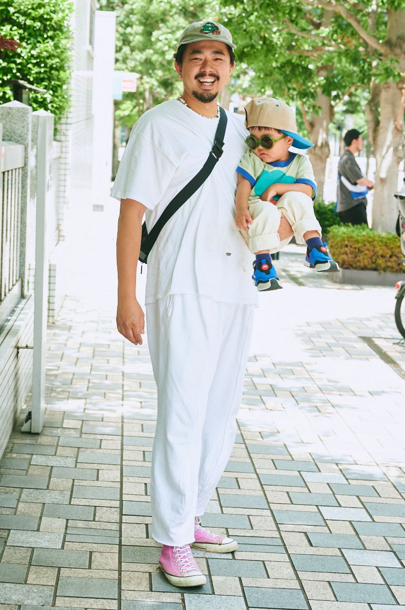 ホワイトコーデにピンクを一滴ドロップ 豊田