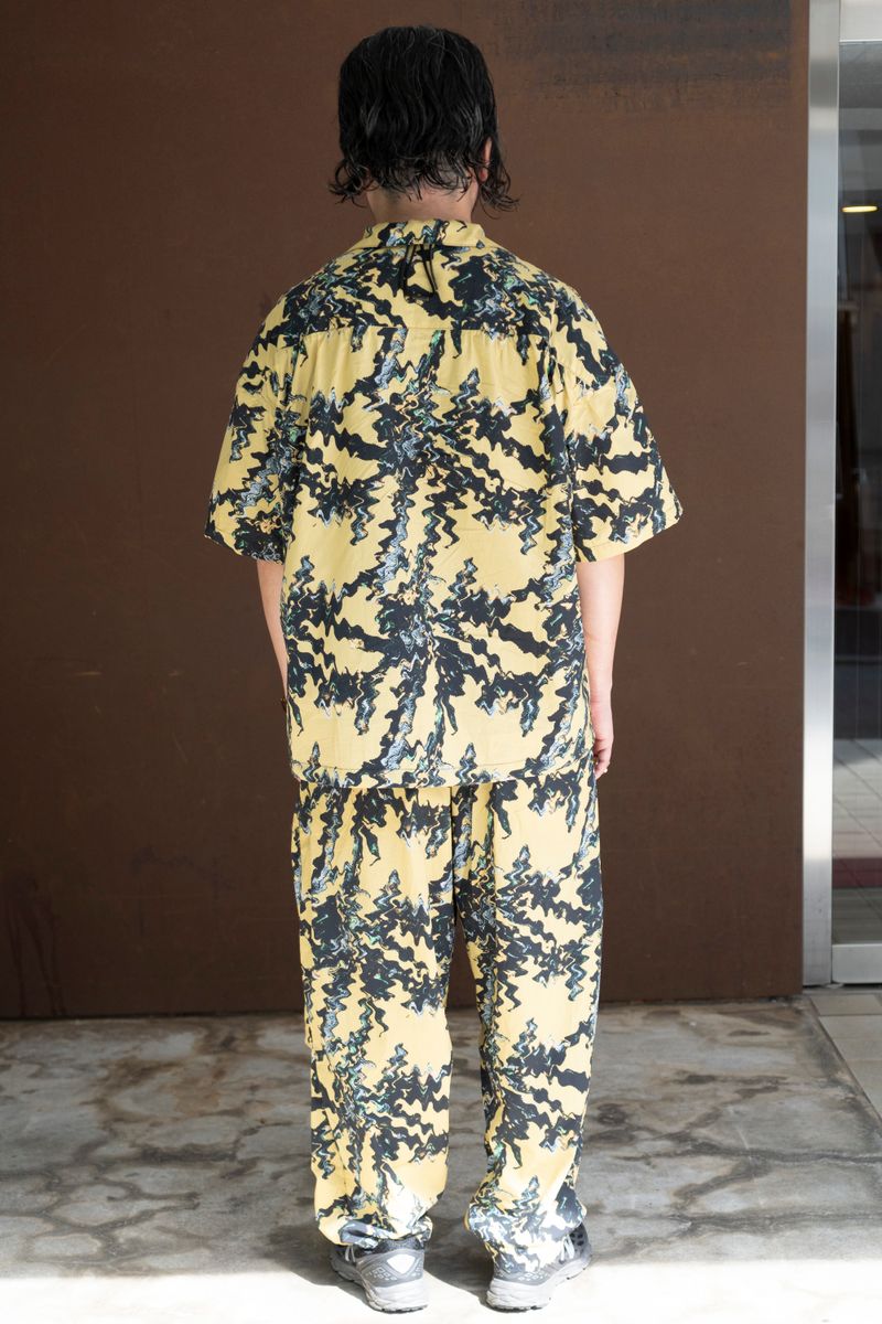 アシッド柄のセットアップが夏を呼ぶ 渡辺こうし 2枚目の写真