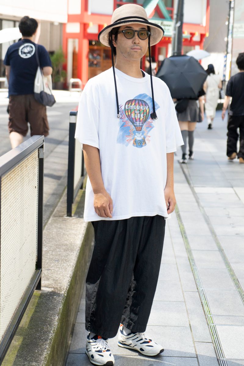 グラフィックTに麦わら帽子をハズしでON 照沼佑星 2枚目の写真