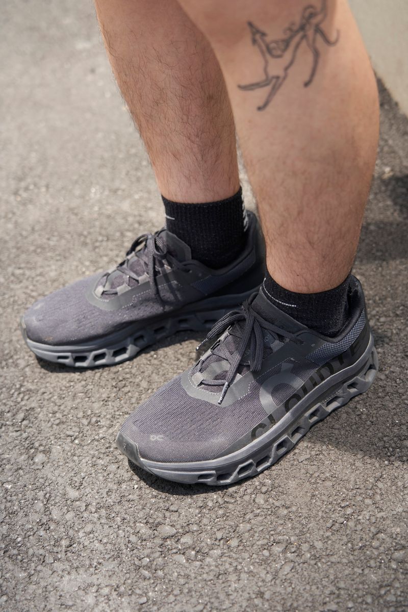 鮮やかショーパンでアクティブにライブ参戦 カワブチユウスケ 8枚目の写真