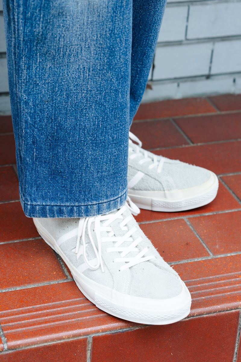 トロピカル柄とライトブルーの靴で夏感満載 渡辺規仁 4枚目の写真