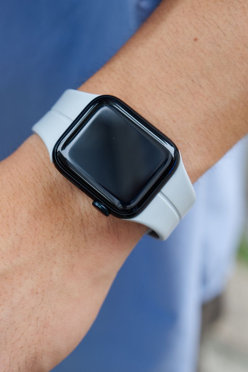 スラックスにリカバリーサンダルで抜け感＋ 山﨑誠悟 5枚目の写真