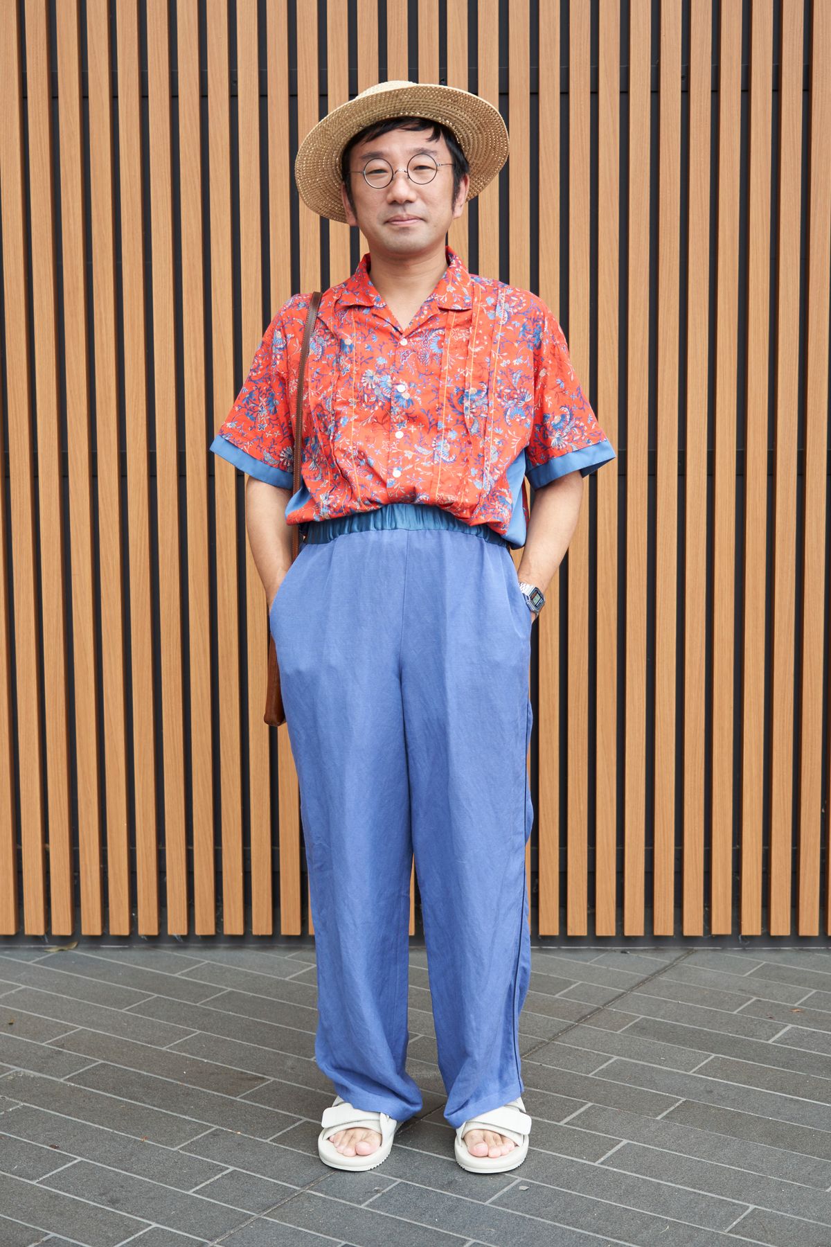 シャツ フラボア  パンツ ベーシックアンドアクセント  シューズ ムーンスター  帽子 不明  眼鏡 グーヴェルヌールオードジェー  バッグ コズミックワンダー  腕時計 カシオ