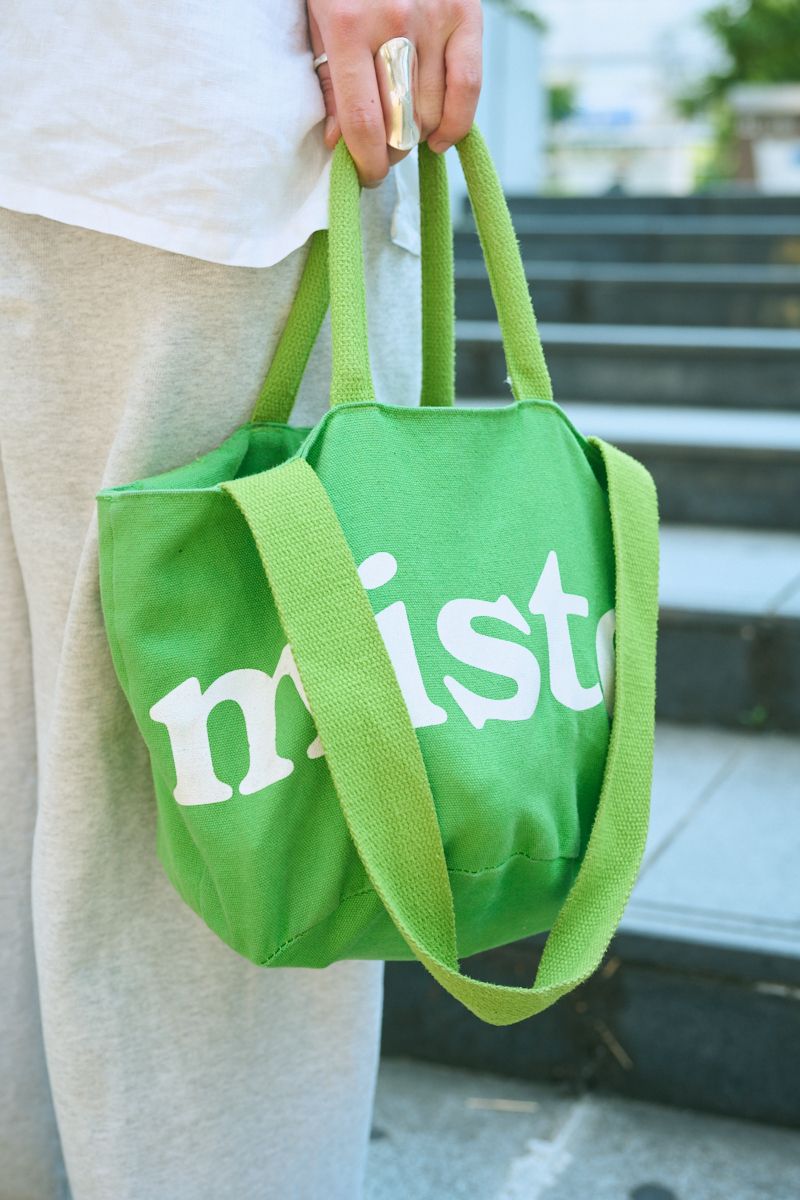 淡い色合いの清涼感オーバーサイズコーデ 小林凌太 4枚目の写真