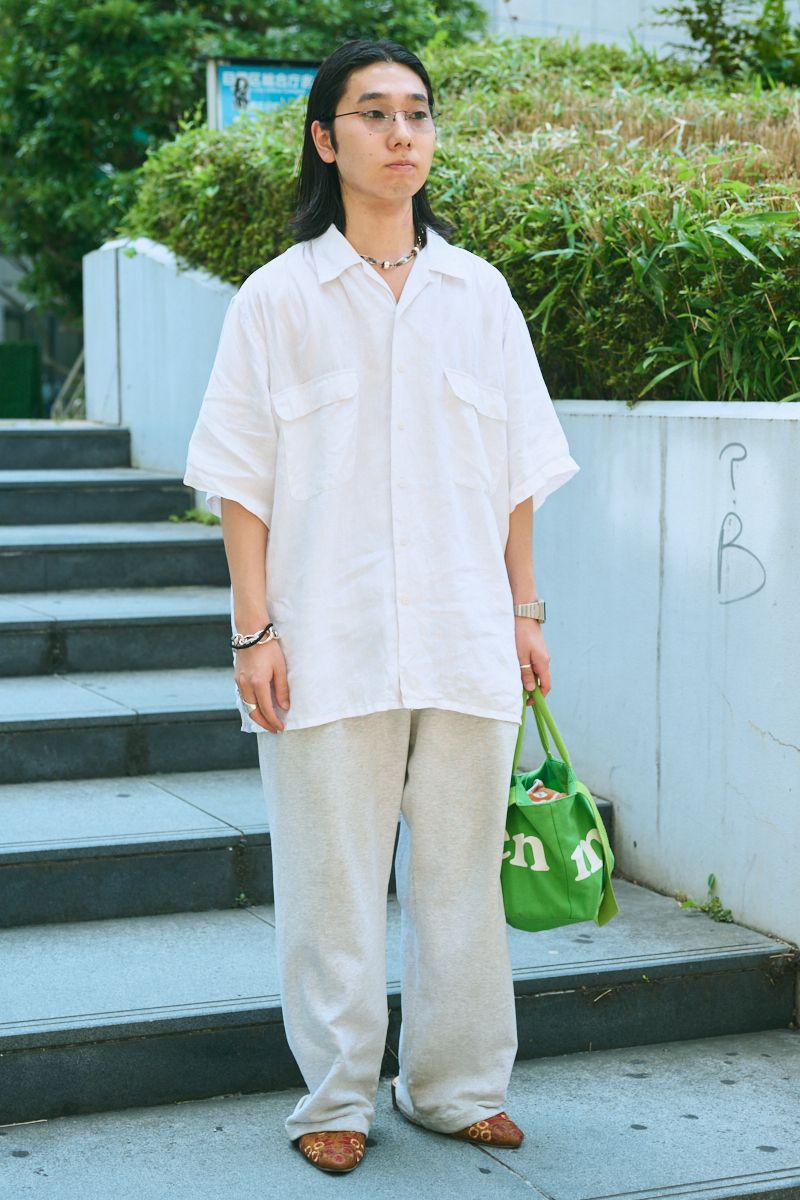 淡い色合いの清涼感オーバーサイズコーデ 小林凌太