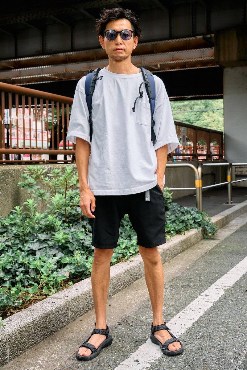 肘を隠して膝見せる。これぞ大人の最適丈 小栗 淳