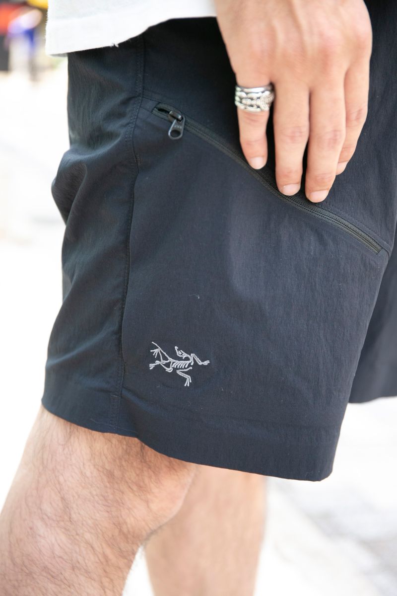 短パンサンダルの日こそ小物で引き締める 板倉 忍 5枚目の写真