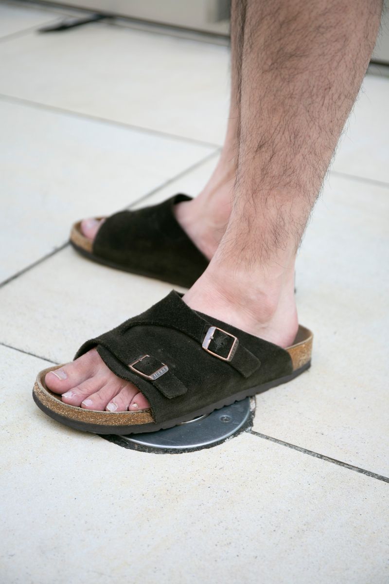 短パンサンダルの日こそ小物で引き締める 板倉 忍 10枚目の写真