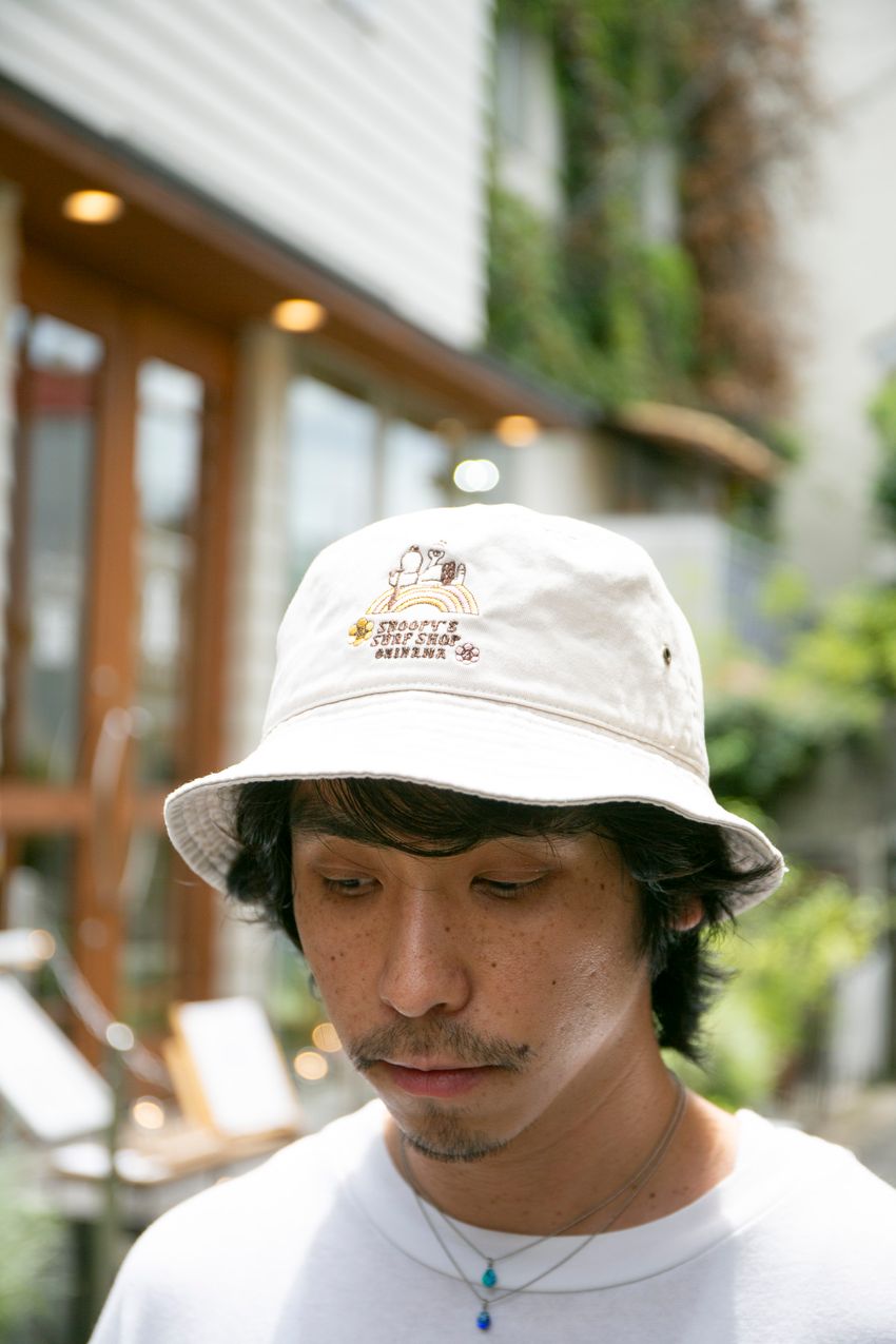 夏に使える“白バケットハット”！街のファッション巧者の被り方と愛用ブランドをスナップで - 9枚目の画像