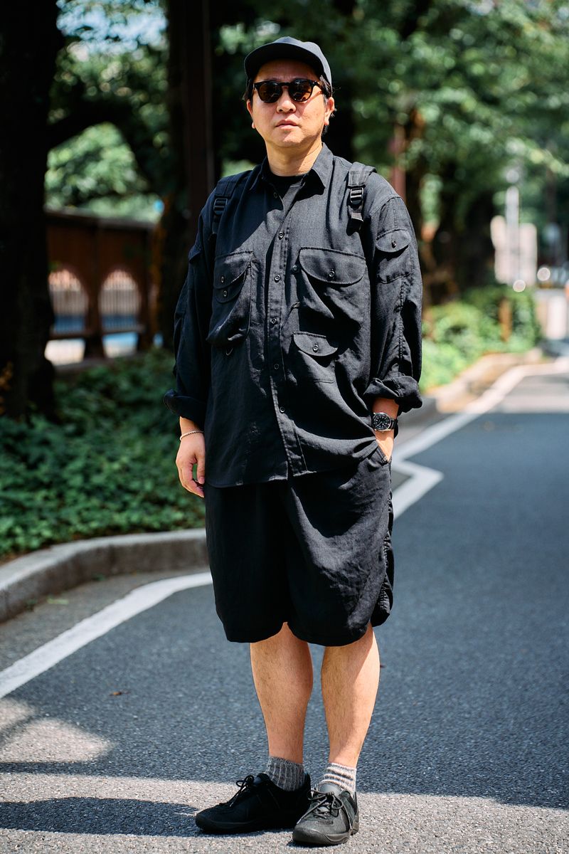 黒の服装が多い街、中目黒に馴染ませて イトウ